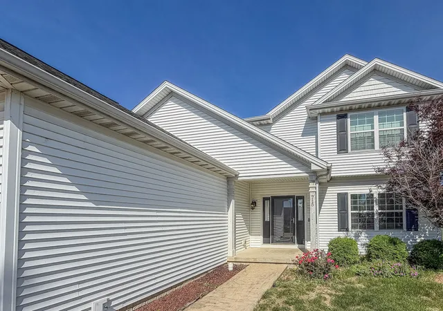 3rd image of 715 Sedgegrass Dr, Champaign, IL 61822 | MLS# 12660670
