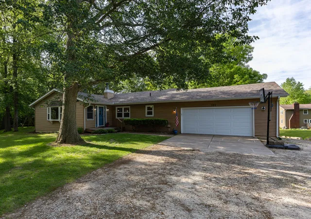 Photo 1 of Single family home for sale at 101 N Park Ave, Geneseo, IL 61254 | MLS# 12660751 | Listing updated on 2026-09-24