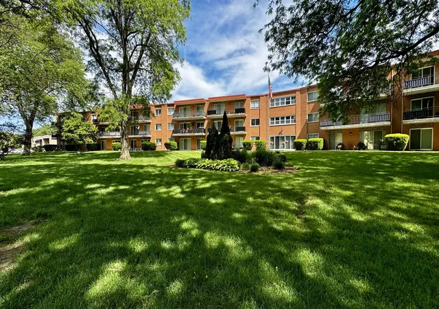 2nd image of 940 Holbrook Rd #32C, Homewood, IL 60430 | MLS# 12660796