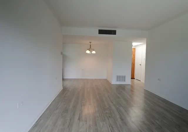 Photo 3 of Sale Pending at 940 Holbrook Rd #32C, Homewood, IL 60430 | MLS# 12660796 | Listing updated on 2026-08-10