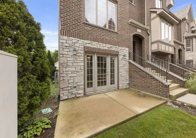 Photo 26 of Townhouse for sale at 9521 Shields Ave #9521, Brookfield, IL 60513 | MLS# 12660837 | Listing updated on 2026-10-08