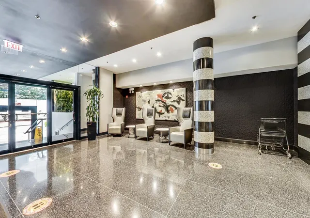 2nd image of 130 S Canal St, Chicago, IL 60606