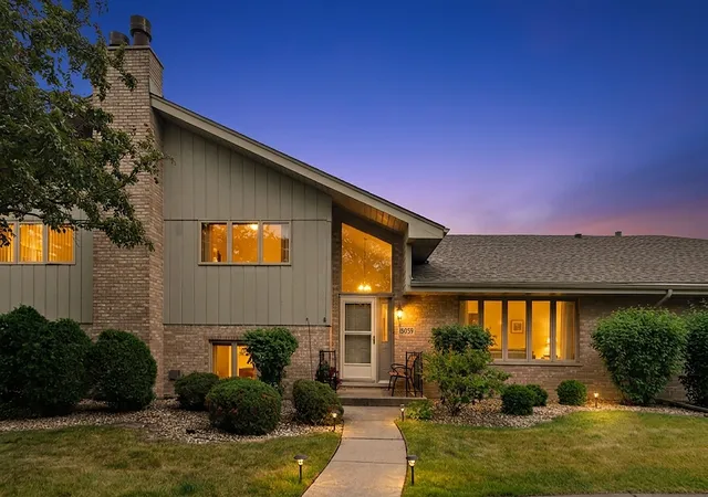 2nd image of 18059 Florida Ct #118, Orland Park, IL 60467 | MLS# 12660922