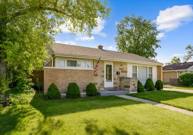 Photo 1 of Single family home for sale at 407 N West Ave, Elmhurst, IL 60126 | MLS# 12660948 | Listing updated on 2026-09-14
