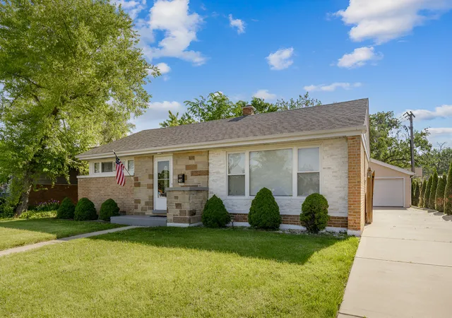 Photo 2 of Single family home for sale at 407 N West Ave, Elmhurst, IL 60126 | MLS# 12660948 | Listing updated on 2026-09-14