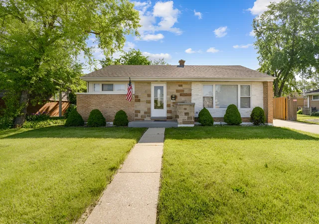 Photo 3 of Single family home for sale at 407 N West Ave, Elmhurst, IL 60126 | MLS# 12660948 | Listing updated on 2026-09-14
