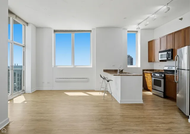 Photo 2 of Condo for sale at 1600 S Indiana Ave #1401, Chicago, IL 60616 | MLS# 12660997 | Listing updated on 2026-09-19