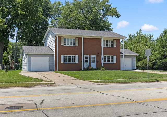 Homes for sale in Moline, IL | 2009 53rd St, Moline, IL 61265 | MLS# 12661025
