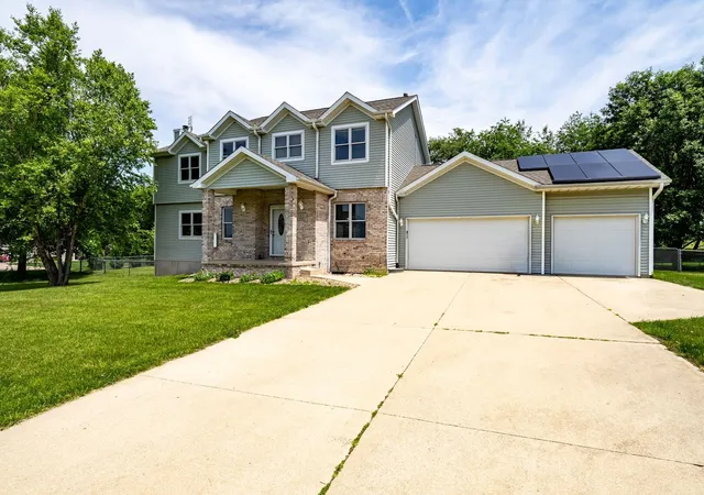 Homes for sale in Bloomington, IL | 9821 Gabriel Dr, Bloomington, IL 61705 | MLS# 12661056