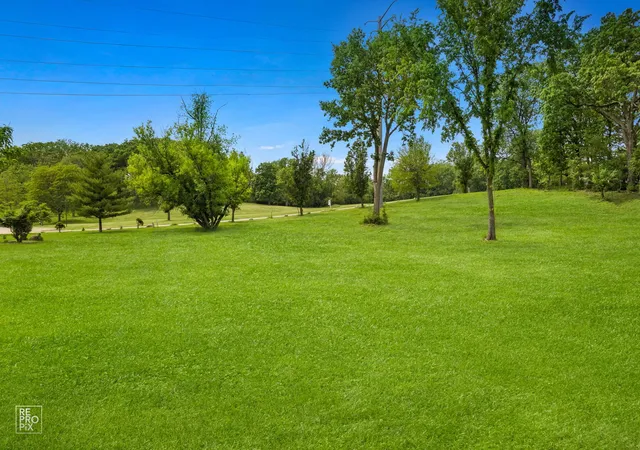 4th image of 10S641 S Garfield Ave, Burr Ridge, IL 60527 | MLS# 12661061