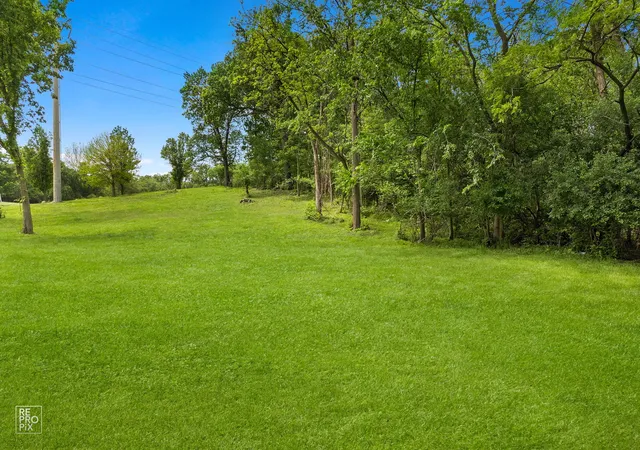 5th image of 10S641 S Garfield Ave, Burr Ridge, IL 60527 | MLS# 12661061