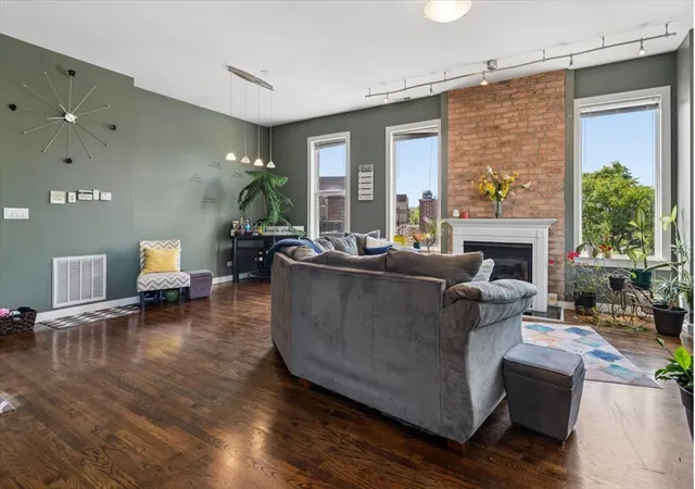 Homes for sale in Chicago, IL | 6417 S Minerva Ave #3-SW, Chicago, IL 60637 | MLS# 12661070