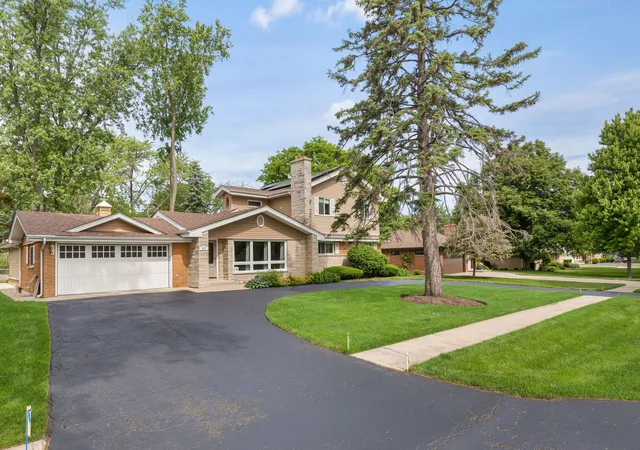 3rd image of 606 Country Club Dr, Itasca, IL 60143 | MLS# 12661129