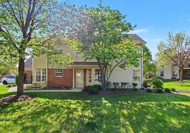 Homes for sale in Crystal Lake, IL | 530 A Pembrook Ct S, Crystal Lake, IL 60014 | MLS# 12661188