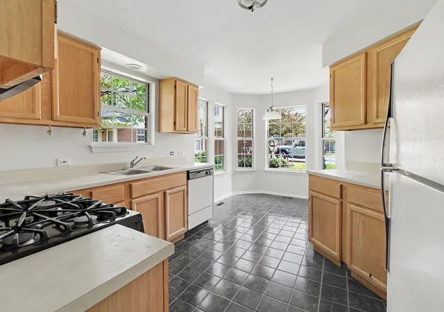 Homes for sale in Crystal Lake, IL | 530 A Pembrook Ct S, Crystal Lake, IL 60014 | MLS# 12661188