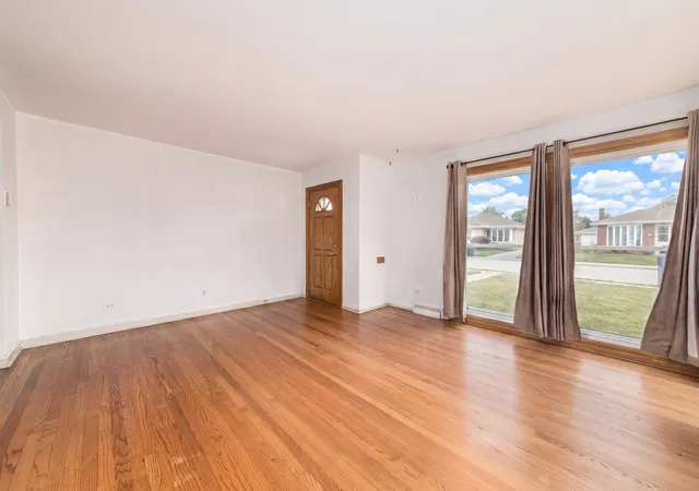 Homes for sale in Chicago, IL | 7701 W Victoria St, Chicago, IL 60631 | MLS# 12661306