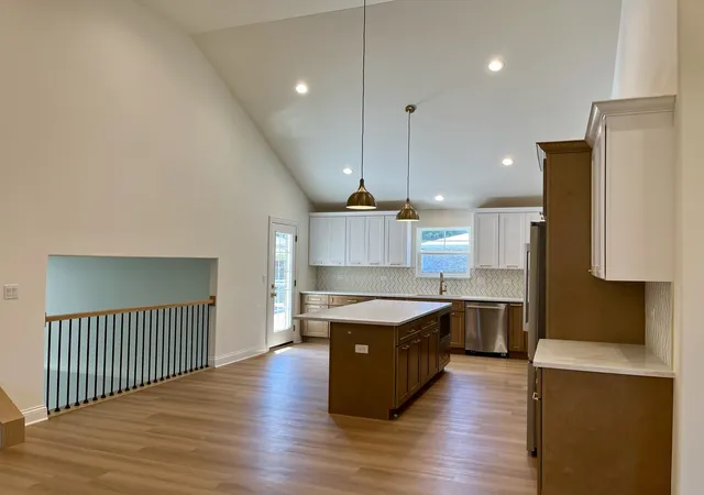 Photo 3 of Single family home for sale at 14109 Kenneth Ct, Crestwood, IL 60418 | MLS# 12661398 | Listing updated on 2026-08-27