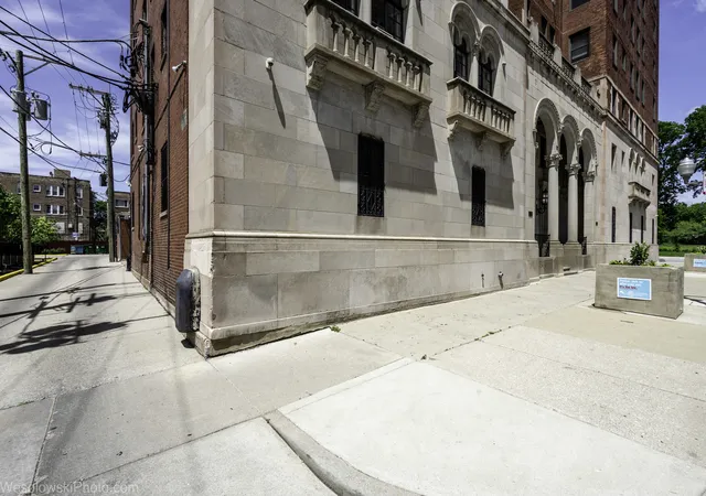 3rd image of 6700 S Crandon Ave, Chicago, IL 60649