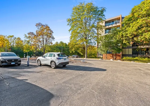 Homes for sale in Lisle, IL | 6000 Oakwood Drive, Lisle, IL 60532 | Houzeo