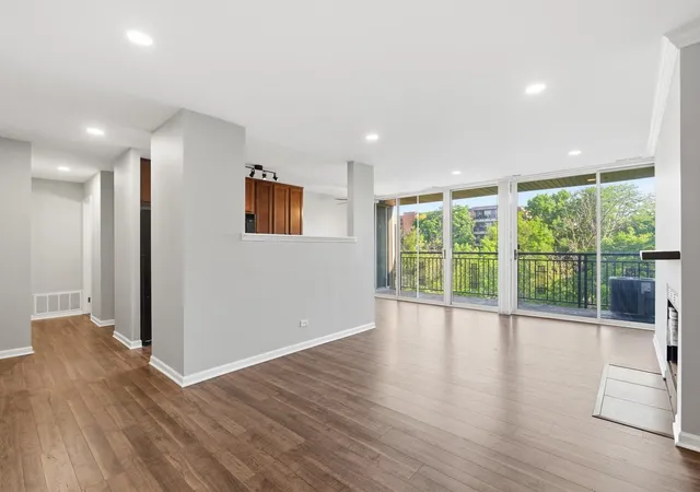 3rd image of 6000 Oakwood Dr #4H, Lisle, IL 60532 | MLS# 12661531
