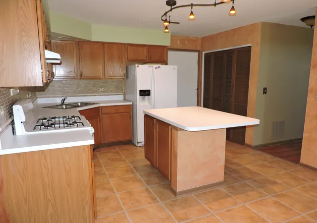 5th image of 2480 Frost Dr, Aurora, IL 60503 | MLS# 12661537