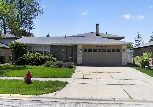 Homes for sale in South Holland, IL | 16818 Ellis Ave, South Holland, IL 60473 | MLS# 12661634