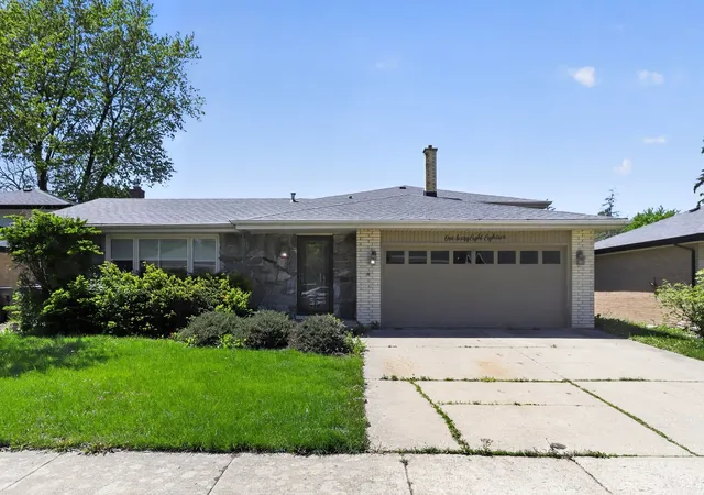 Homes for sale in South Holland, IL | 16818 Ellis Ave, South Holland, IL 60473 | MLS# 12661634