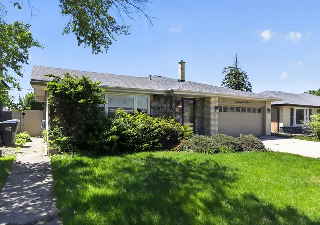 Homes for sale in South Holland, IL | 16818 Ellis Ave, South Holland, IL 60473 | MLS# 12661634