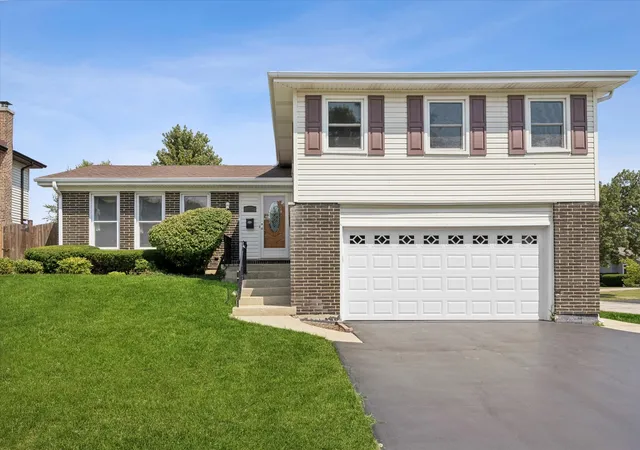 Single family home for sale at 1423 Colony Ct, Lombard, IL 60148 | MLS# 12661750