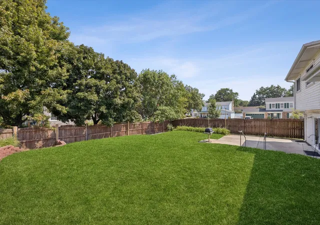 Photo 3 of Single family home for sale at 1423 Colony Ct, Lombard, IL 60148 | MLS# 12661750 | Listing updated on 2026-09-27