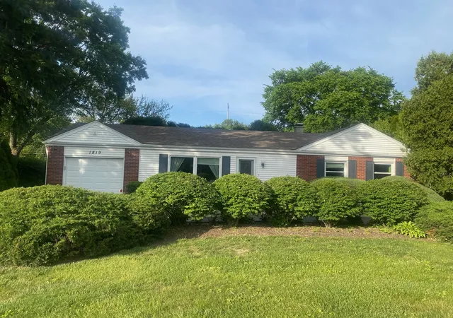 Homes for sale in Northbrook, IL | 1819 Happ Rd, Northbrook, IL 60062 | MLS# 12661828