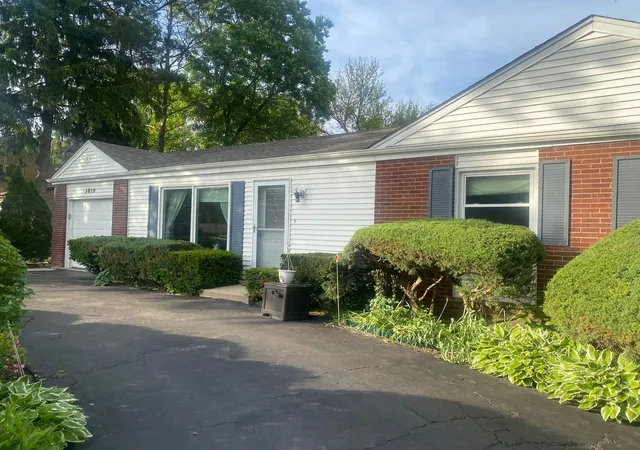 Homes for sale in Northbrook, IL | 1819 Happ Rd, Northbrook, IL 60062 | MLS# 12661828