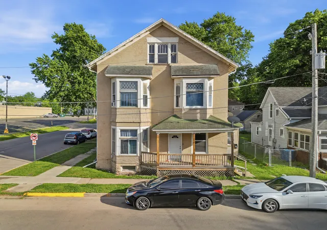 Homes for sale in Dixon, IL | 305 Monroe Ave, Dixon, IL 61021 | MLS# 12661933