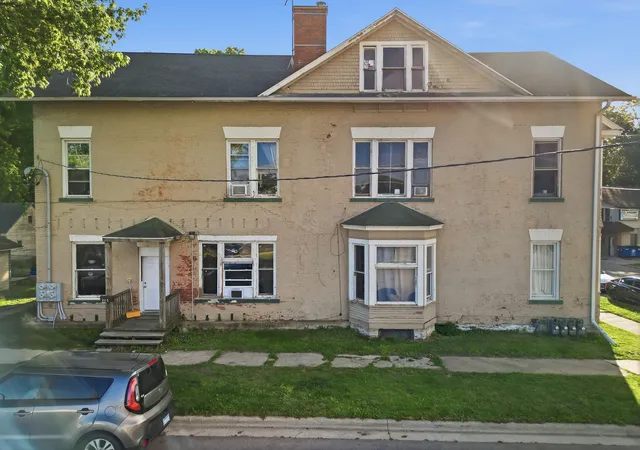 Homes for sale in Dixon, IL | 305 Monroe Ave, Dixon, IL 61021 | MLS# 12661933