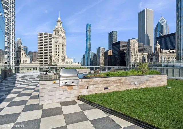 2nd image of 403 N Wabash St, Chicago, IL 60611