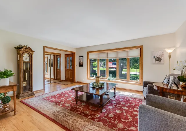 4th image of 7706 Hayenga Ln, Darien, IL 60561 | MLS# 12662039
