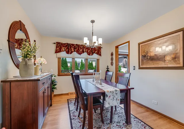5th image of 7706 Hayenga Ln, Darien, IL 60561 | MLS# 12662039