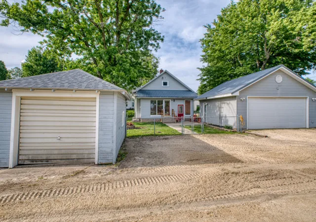 Homes for sale in Fulton, IL | 922 9th Ave, Fulton, IL 61252 | MLS# 12662064