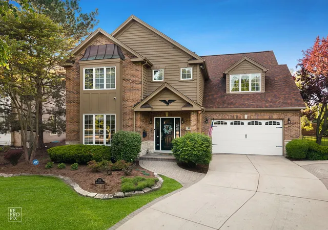 Homes for sale in Hinsdale, IL | 501 Wedgewood Ct, Hinsdale, IL 60521 | MLS# 12662082