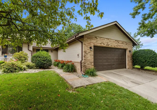 Homes for sale in Urbana, IL | 2005 Eagle Ridge Ct #D, Urbana, IL 61802 | MLS# 12662105
