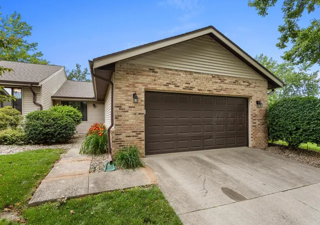 Homes for sale in Urbana, IL | 2005 Eagle Ridge Ct #D, Urbana, IL 61802 | MLS# 12662105