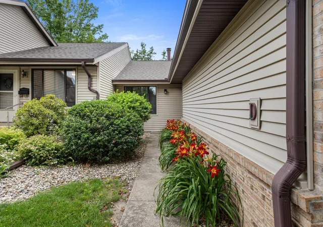 Homes for sale in Urbana, IL | 2005 Eagle Ridge Ct #D, Urbana, IL 61802 | MLS# 12662105