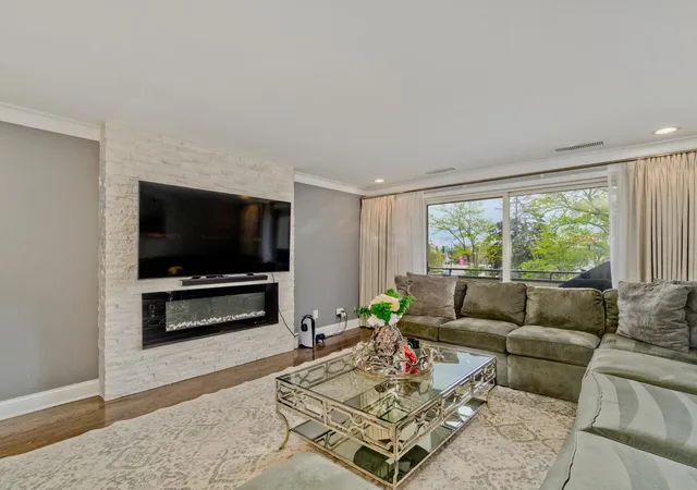 5th image of 7201 N Lincoln Ave #205, Lincolnwood, IL 60712 | MLS# 12662220