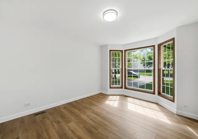 3rd image of 1343 Seabury Cir, Carol Stream, IL 60188 | MLS# 12662412
