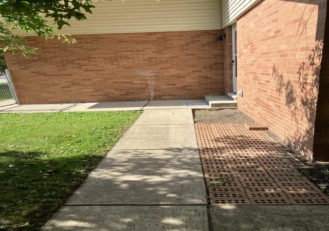 Photo 18 of Single family home for sale at 425 Crestmore Ave, Mattoon, IL 61938 | MLS# 12662452 | Listing updated on 2026-10-20
