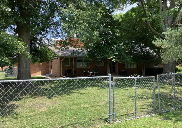 Photo 2 of Single family home for sale at 425 Crestmore Ave, Mattoon, IL 61938 | MLS# 12662452 | Listing updated on 2026-09-23