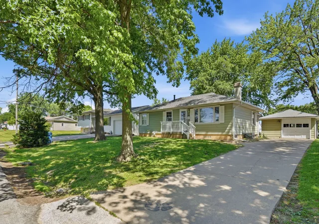 Homes for sale in East Moline, IL | 1009 38th Ave, East Moline, IL 61244 | MLS# 12662462