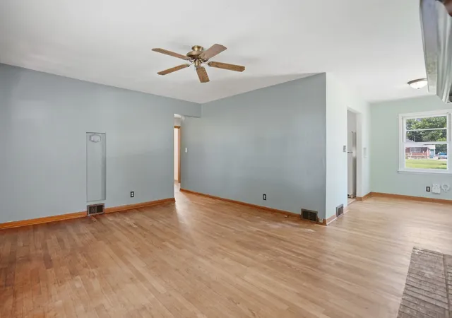 Homes for sale in East Moline, IL | 1009 38Th Ave, East Moline, IL 61244 | MLS# 12662462