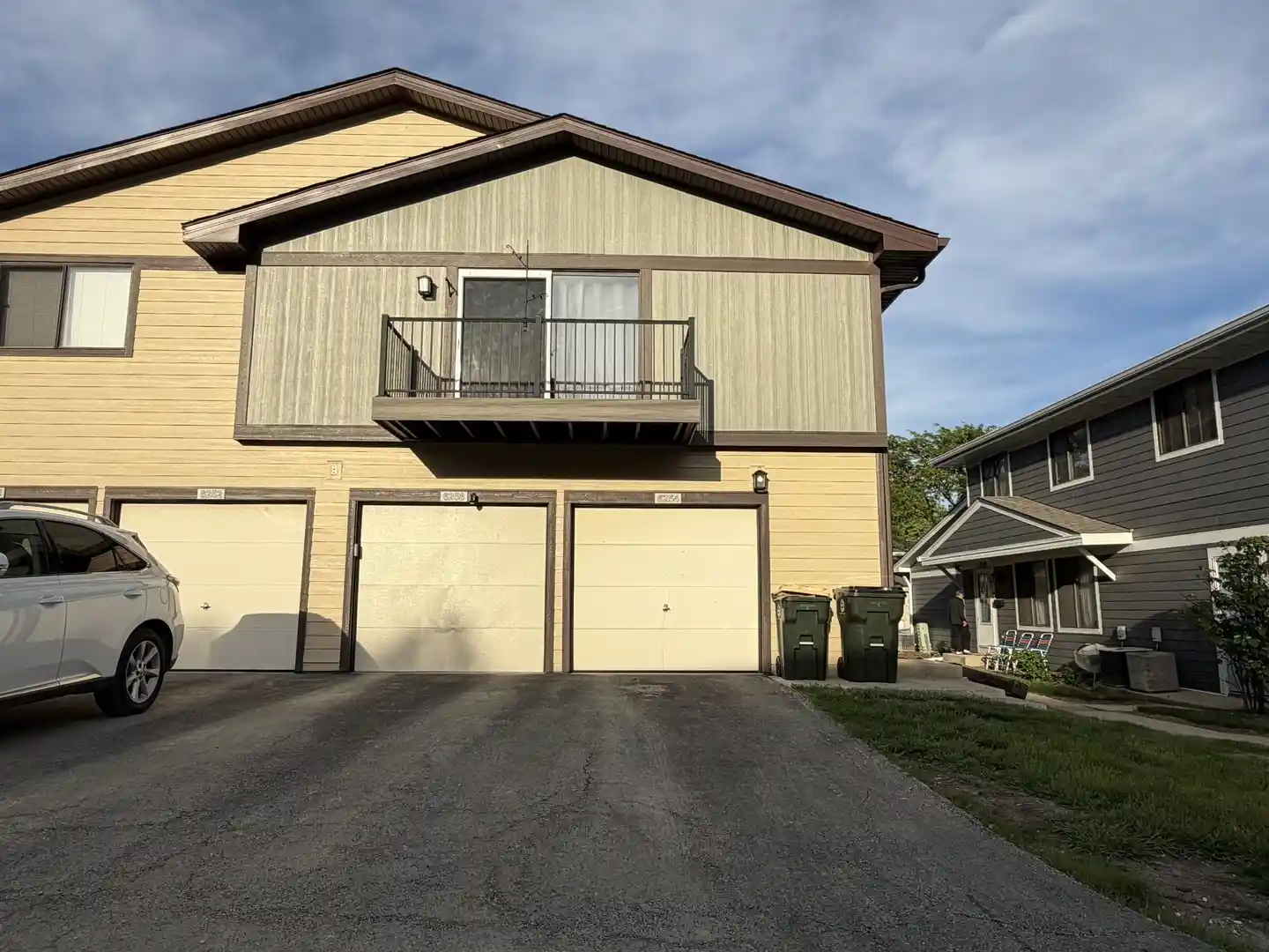 Listing Photo 2 - Condo for sale in 6254 Kit Carson Dr located at 6254 Kit Carson Dr, Hanover Park, IL 60133 - Unit #6254