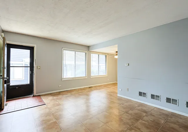 Listing Photo 4 - Condo for sale in building located at 6254 Kit Carson Dr, Hanover Park, IL 60133 - Unit #6254